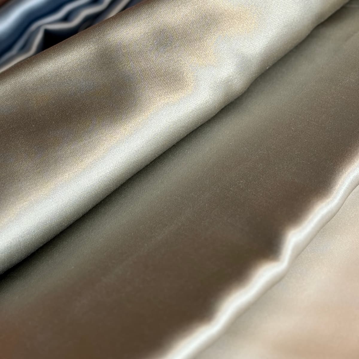 CAT IN BED VEGAN Шовкова наволочка з віскози, оливкова - 4