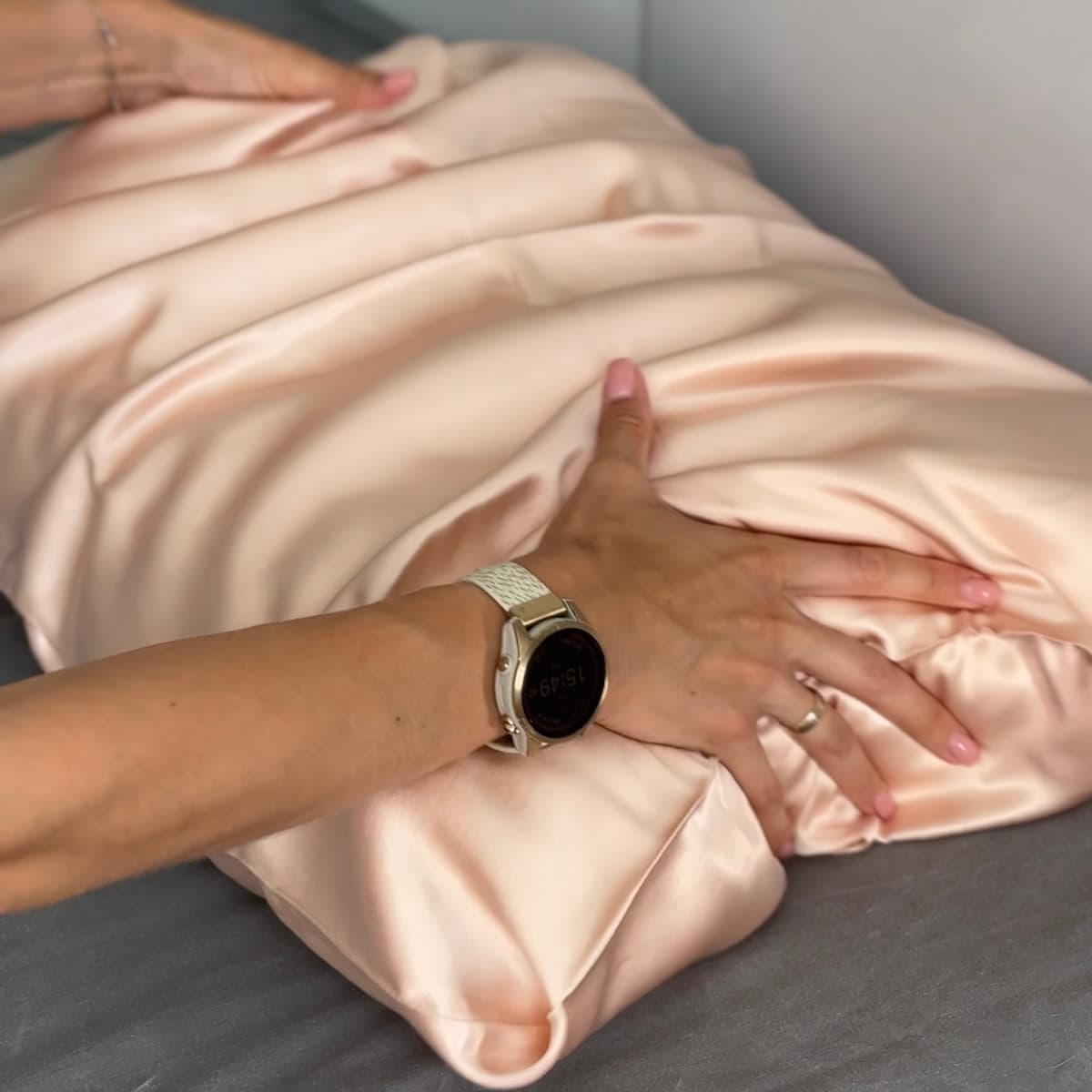 CAT IN BED VEGAN Шовкова наволочка з віскози, нюд - 2