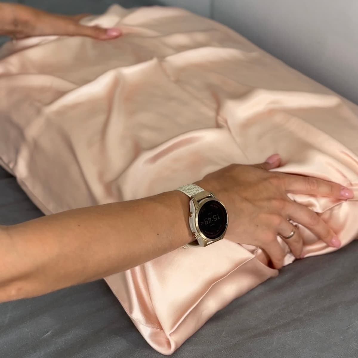 CAT IN BED VEGAN Шовкова наволочка з віскози, нюд - 3